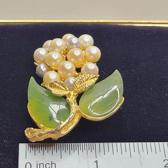 Swoboda Two Colors Pearl and Jade Flower Brooch Signed SWO, INC - Picture 13 of 13